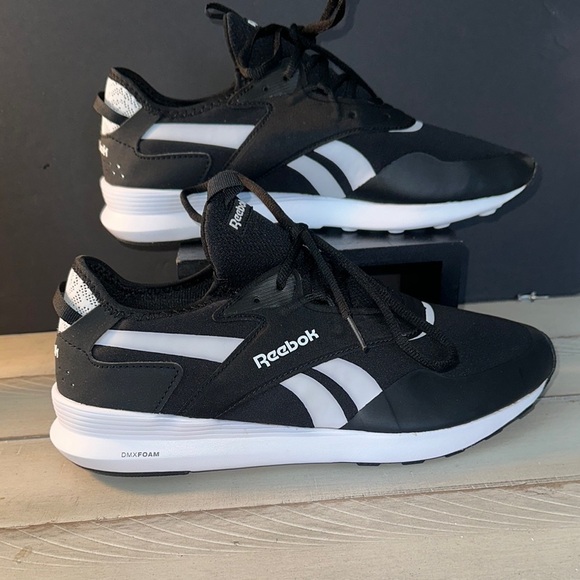 Reebok Black Athletic Shoes with Sleek Design‎ and Versatile Style - Picture 2 of 6